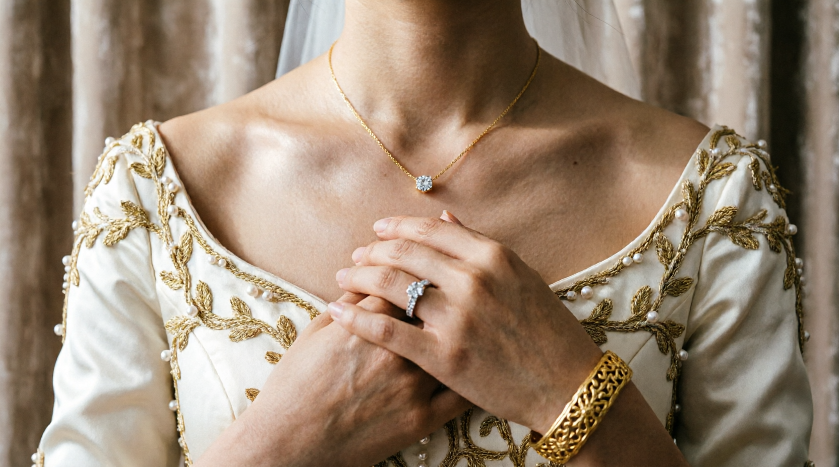 Bride wearing fine gold and diamond jewellery — jewellery house in Rawalpindi